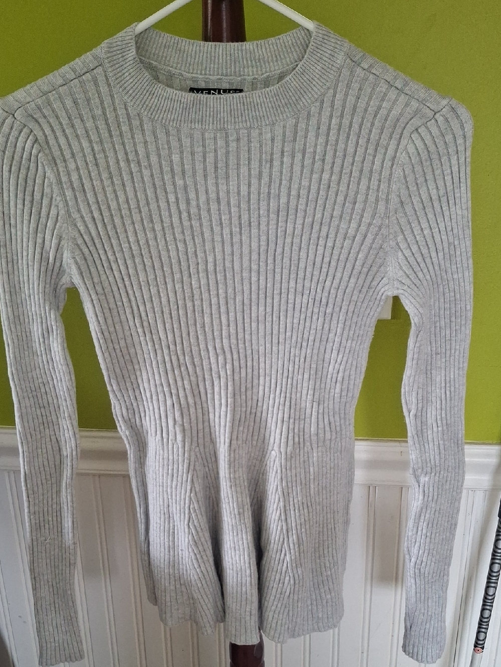 VENUS Light Heather Gray Ribbed Crewneck Sweater